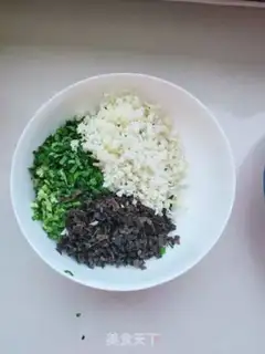 Make Pyramid dumplings step 1