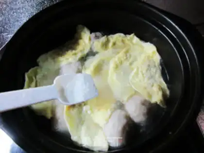 Make Squidball egg soup step 4