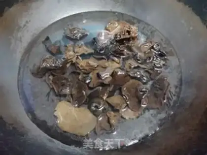 Make Mushroom fried wood step 1