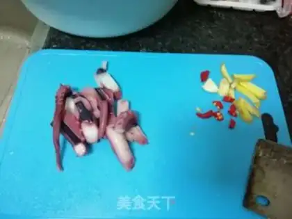 Make Pepper fried octopus feet step 1
