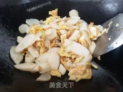 Make Scrambled eggs step 2