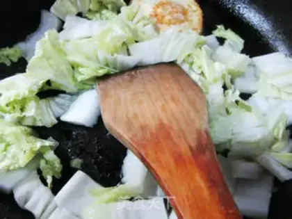 Make ♪ Fried eggs, sauerkraut ♪ step 2