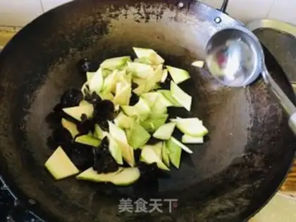 Make Scrambleded eggs step 3