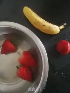 Make Strawberry Banana Santa step 0