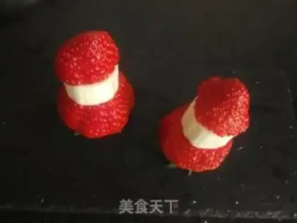 Make Strawberry Banana Santa step 3