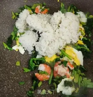 Make Pine shrimp fried rice step 3
