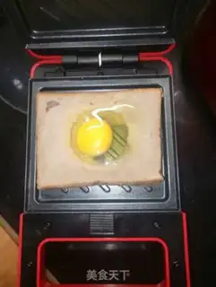Make Egg core, black and wheat toast step 2