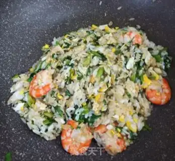 Make Pine shrimp fried rice step 4