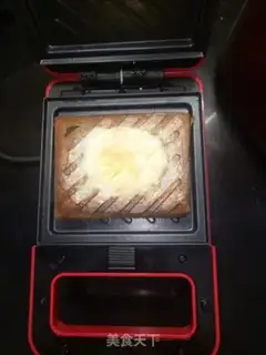 Make Egg core, black and wheat toast step 4