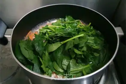 Make A spinach mushroom step 4