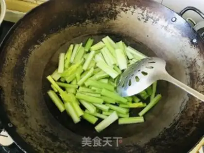 Make Tofu fried celery step 1