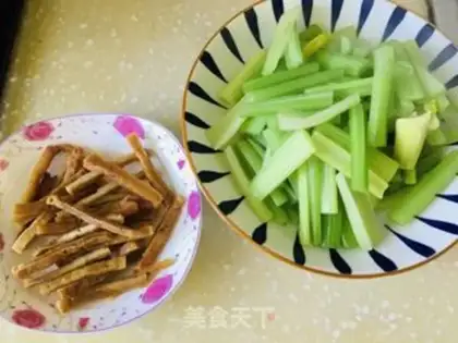 Make Tofu fried celery step 2
