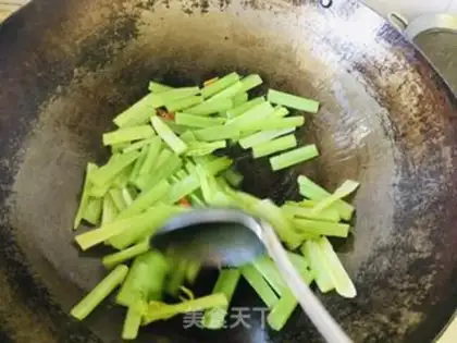 Make Tofu fried celery step 3
