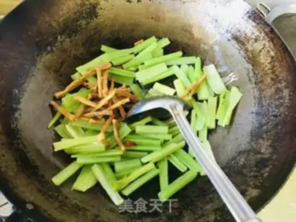 Make Tofu fried celery step 4