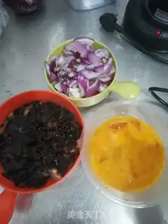 Make Onion onion egg fried wood step 1