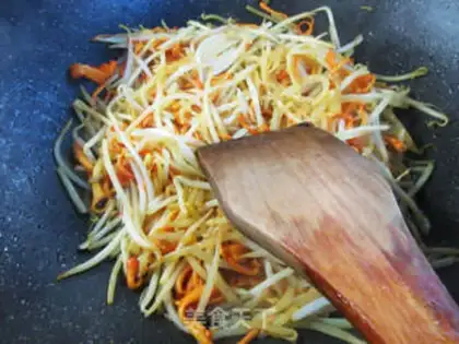 Make Scrambled green beans step 4