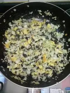 Make Eggs and mussels step 4