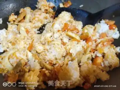 Make Beef pie and ham and tomato fried rice step 3