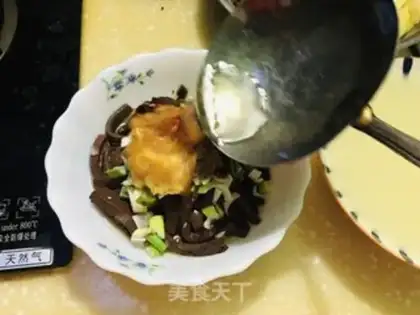 Make Garlic spicy pig blood step 6