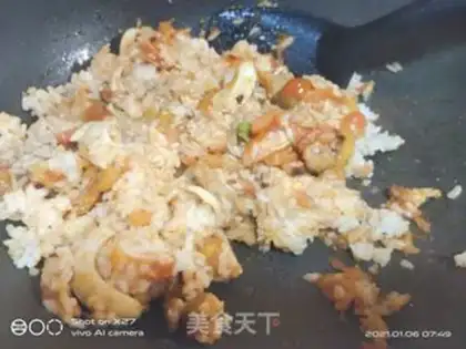 Make Beef pie and ham and tomato fried rice step 4