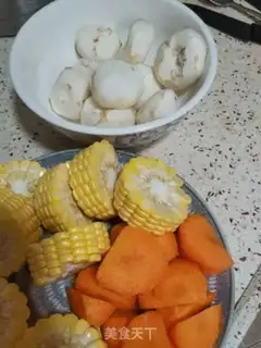 Make Carrot horse-toe corn bouquet soup step 1