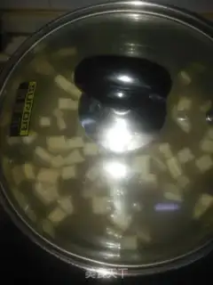Make Potato peanut rice congee step 4