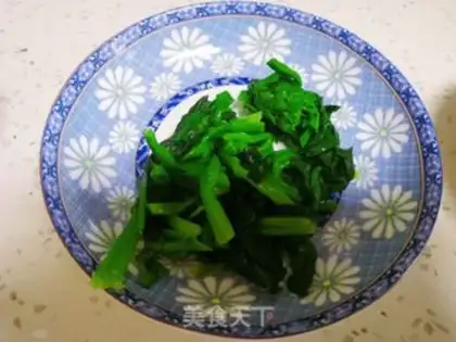 Make Shrimp spinach fried eggs step 3