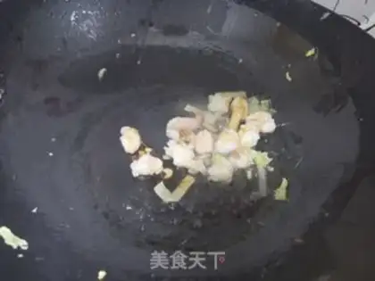 Make Shrimp spinach fried eggs step 5