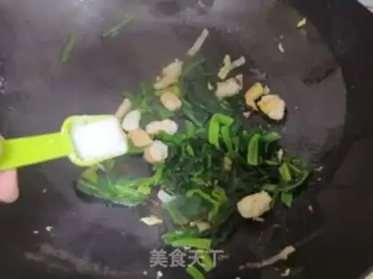 Make Shrimp spinach fried eggs step 6