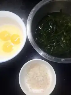 Make Shrimp-covered eggs step 0