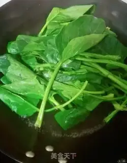 Make Spinach fried eggs step 2