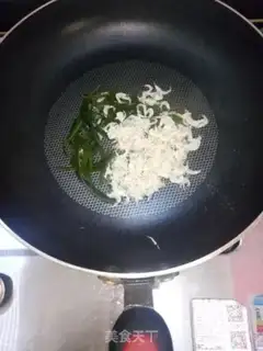 Make Shrimp-covered eggs step 2