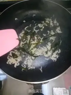 Make Shrimp-covered eggs step 3