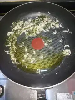 Make Shrimp-covered eggs step 4