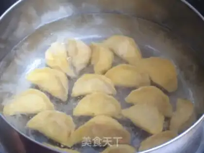 Make Pumpkin carrot pork dumplings step 11