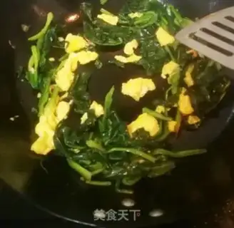 Make Spinach fried eggs step 11
