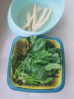 Make Scrambled spinach step 0