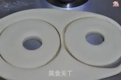 Make Cows donut buns step 1