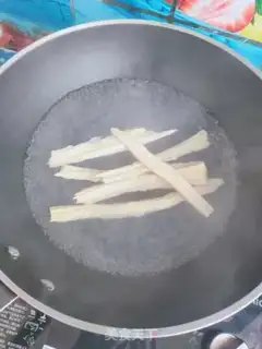 Make Scrambled spinach step 1