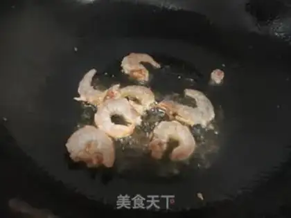 Make Shrimp fried eggs step 4