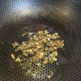 Make Garlic oil and golden mushrooms step 5