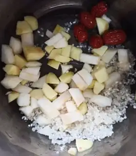 Make Apple pear porridge step 1