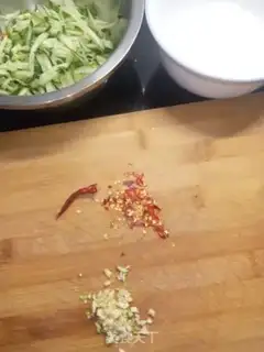 Make Oily cucumber mix fans step 1