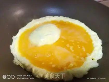 Make Scrambled eggs step 1