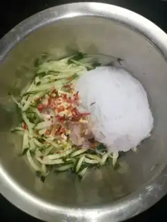 Make Oily cucumber mix fans step 2