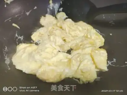 Make Scrambled eggs step 2