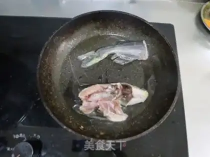 Make Tomato fish noodles step 1