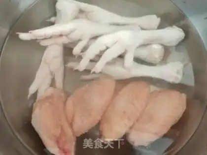 Make Spicy chicken wings, chicken claws step 1