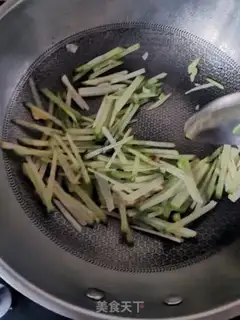 Make radish egg soup step 1