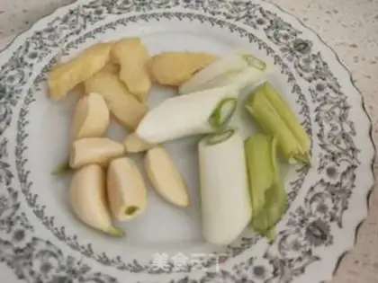 Make Spicy chicken wings, chicken claws step 2